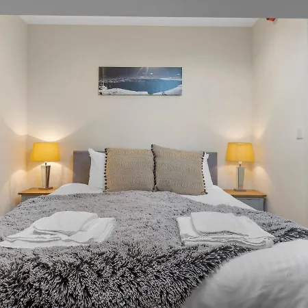 Pass The Keys Stylish 2 Bed Town Centre