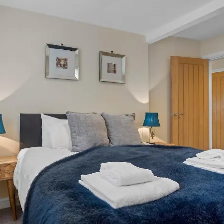 Pass The Keys Stylish 2 Bed Town Centre