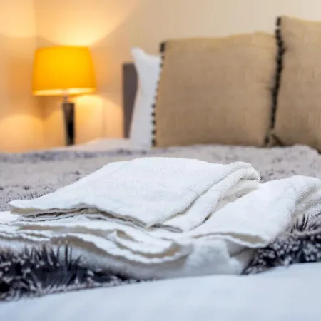Pass The Keys Stylish 2 Bed Town Centre דירה אולברסטון