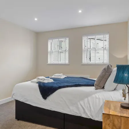 Pass The Keys Stylish 2 Bed Town Centre דירה