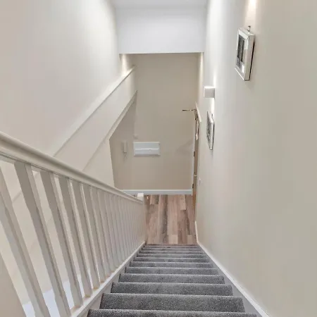 Pass The Keys Stylish 2 Bed Town Centre דירה *